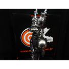 Dragão Prateado em Pé